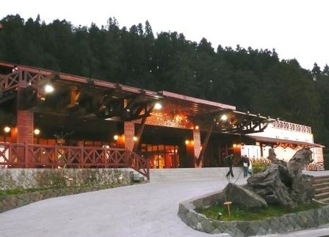 ホテルから数分の阿里山駅まで散歩しましょう。<br />