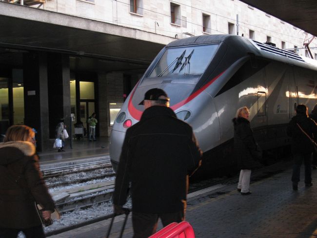 ローマから8時台の電車で出発<br /><br />おっさん、かぶっとる。