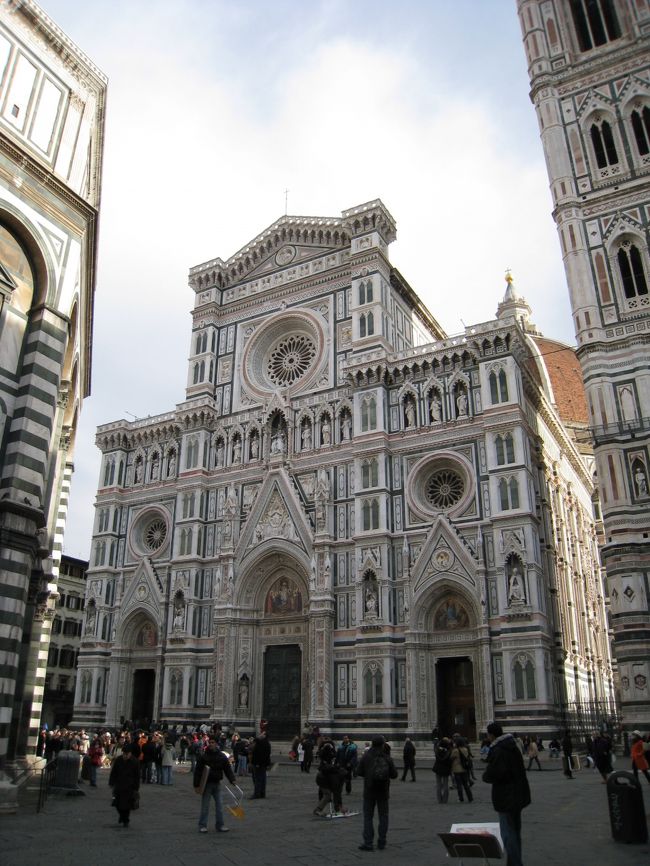 ドゥオーモのほうへ行きました。