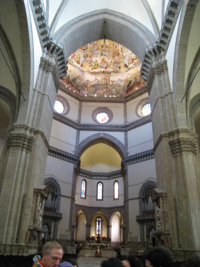 ドゥオーモの中に入ってみました。