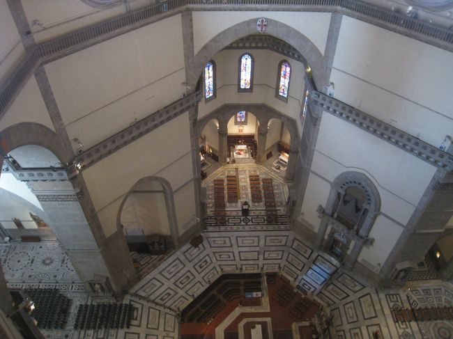 クーボラ道中<br />ドゥオーモの中を見下ろしました