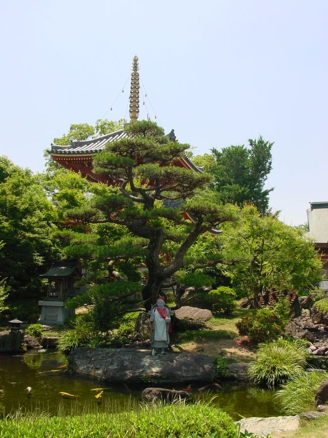 第６番札所　安楽寺（あんらくじ）　多宝塔と整った庭園がある<br />
