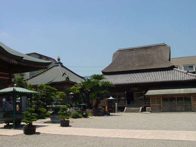 安楽寺　茅葺屋根が珍しいと思って撮影したら、客殿（宿坊）だった。