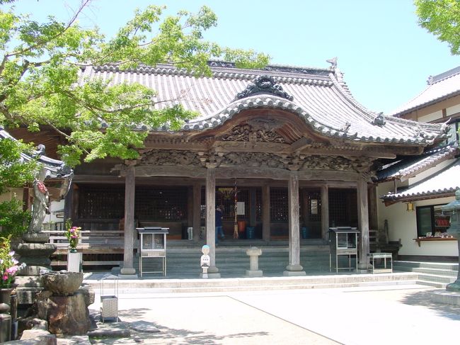 第１３番札所　大日寺（だいにちじ）　本堂　大師が「大師が森」で護摩修法を行なっていると、大日如来が紫雲とともに出現したことから寺名がつけられたという。