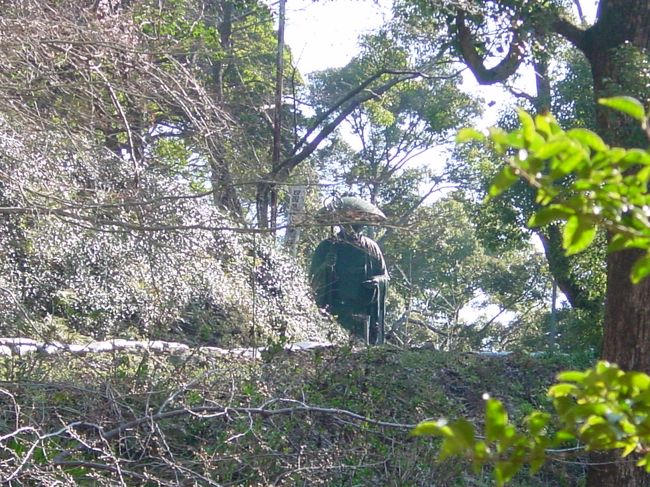 駐車場から境内へ歩いて行くと、お大師様が迎えてくれた。