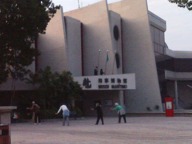 阿媽閣廟の前にある澳門海洋博物館<br />朝はエクササイズと、ペットの散歩の人がいっぱい