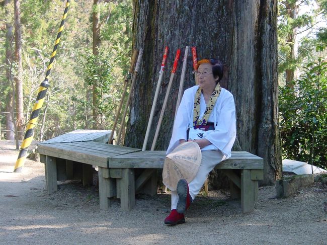 鶴林寺　お遍路さんはどのお寺もそうだが、ご年配の方が圧倒的に多い。