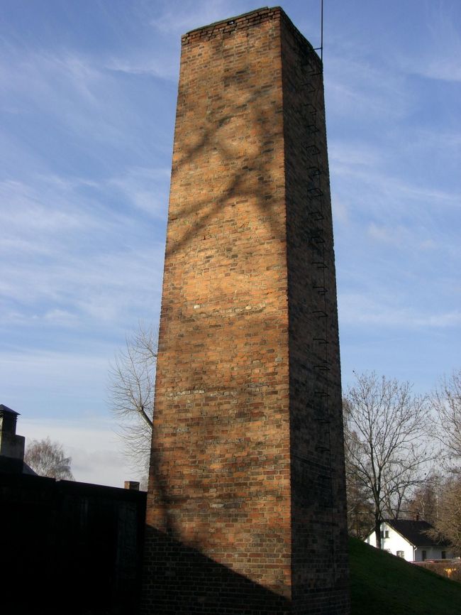 ガス室の煙突。想像していたよりもガス室の天井が低かったのが驚きです。