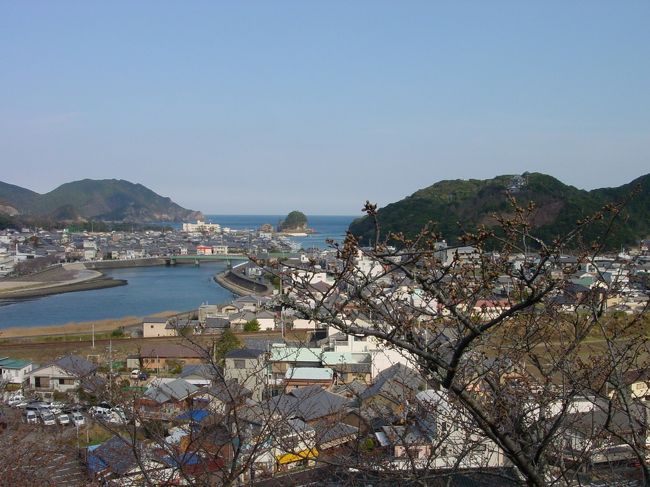 薬王寺　境内からの風景<br />日和佐の町並みと海が見渡せる。海亀も見えるかな？