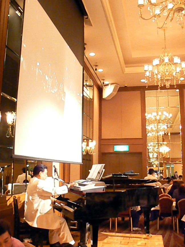 ピアノの弾き語り