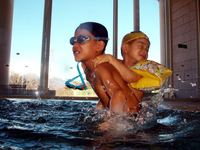 兄弟仲よく遊びます