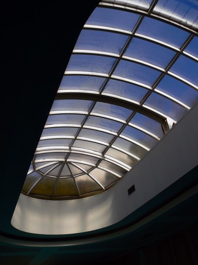 外は氷点下の冷え込みでルーフの外が凍っています