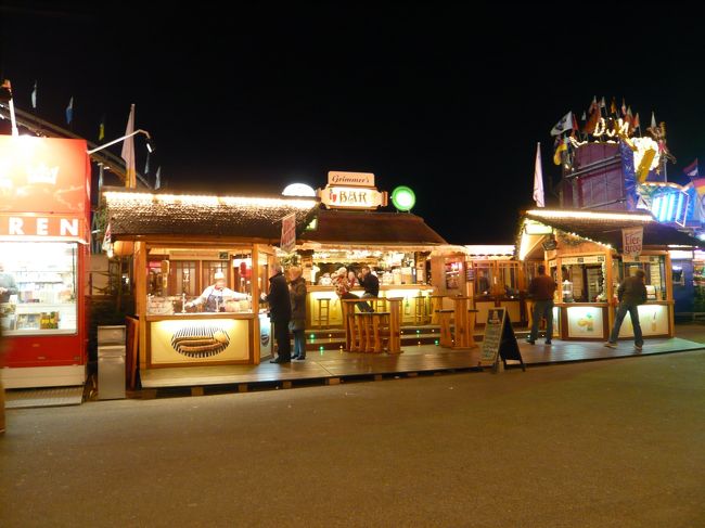 オープンエア(?)のバー。<br />