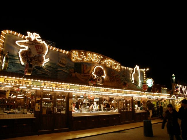 期間限定のお祭り会場とは思えないくらい大きなレストラン(というより居酒屋？)