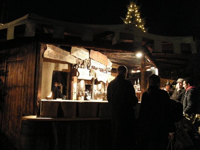 雰囲気たっぷりのグリューワインのお店。