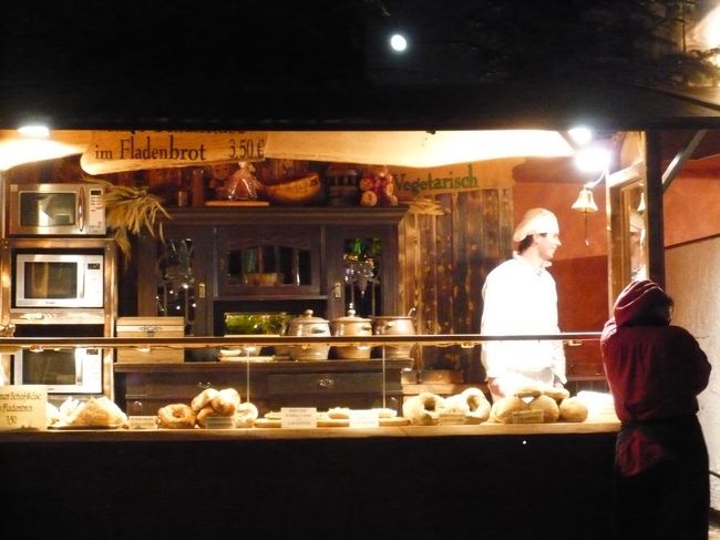 パン屋さん。<br />もちろん中世風のいでたち