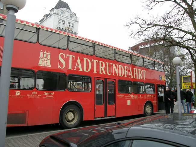 さぁ、気持ちよく観光にいきましょう！<br />今回利用したのはこちらのバスツアー。<br /><br />28箇所の見所をまわる(車中から)ツアーです。<br />途中下車ももちろん可能。<br />http://www.hummelbahn.dwcms.net/pages/stadtrundfahrten/linie-100.php