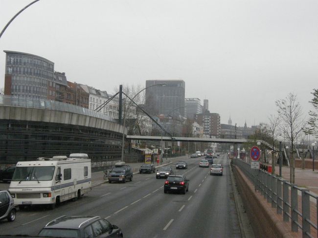 ハンブルク港に出てきました。