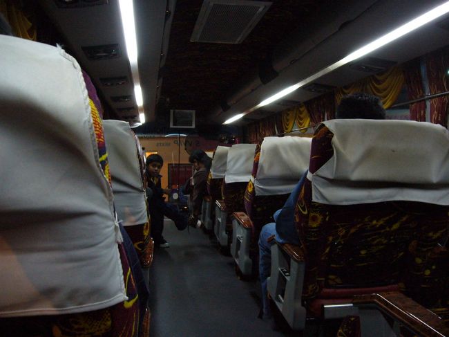 DAY1：シンガポール→JB→イポー<br /><br />夕方にシンガポールを発ち、JBにて時間をつぶし、<br />夜行バスでイポーに向け、一路出発！