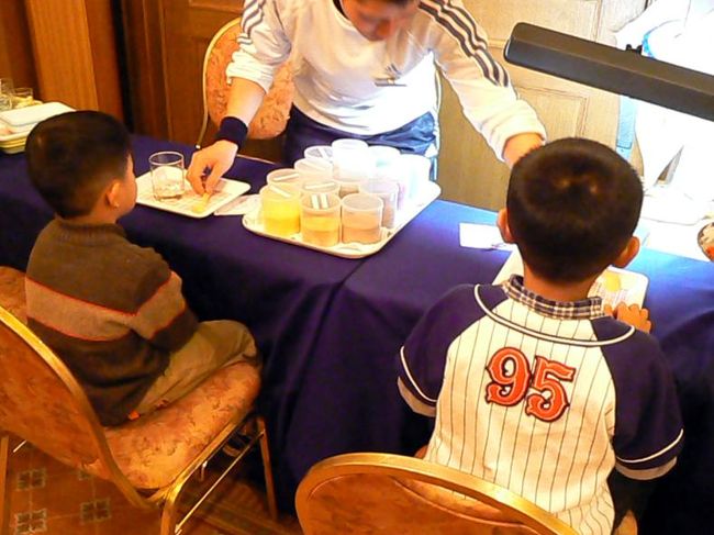 午後は子供たちのお楽しみクリアキャンドル教室に参加しました