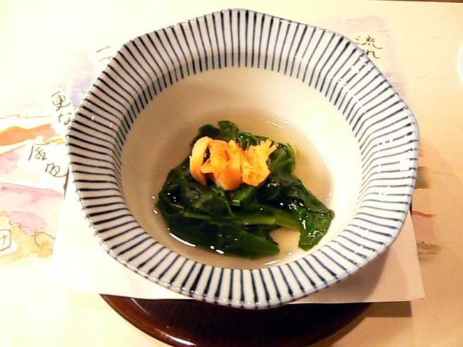 お通しはお浸し <br />干し貝柱のアクセントが効いています