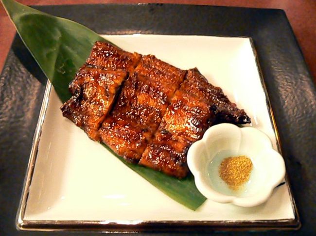 山中湖産うなぎ蒲焼 ￥２，１００−<br />山中湖では、漁獲量は少ないながら天然うなぎが捕れるそうです