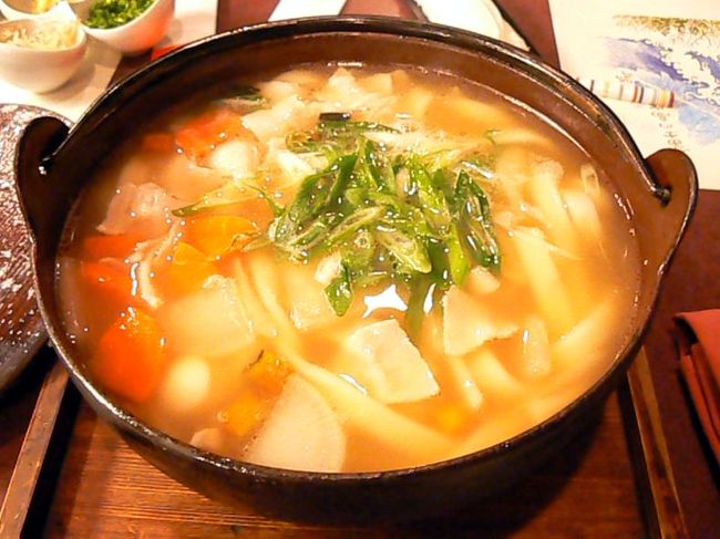 ほうとう鍋 ￥３，１５０−<br />チョッと出汁が薄い感じがしました