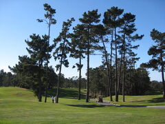 Pebble Beach and the Del Monte Forestの中にある
４つのゴルフコースは
地図上の
４番　The Links at Spanish Bay
１２番　Spyglass Hill Golf Course
１９番　Pebble Beach Golf Links
３番　Poppy Hills Golf Course