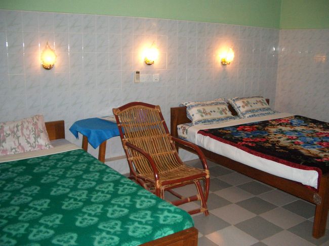 バガンの宿泊先：「Golden Village Inn」<br />一泊9ドル。私の部屋は3人が宿泊できる広さでした。