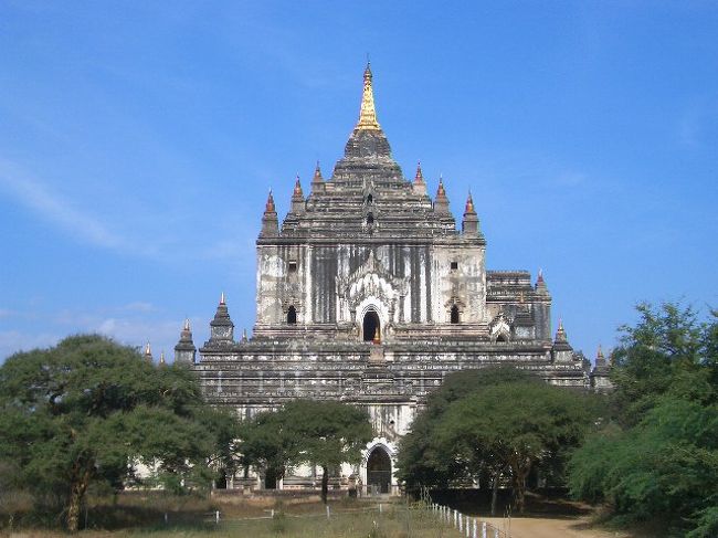 「タビィニュ寺院」<br />バガンで最も高い寺院です。