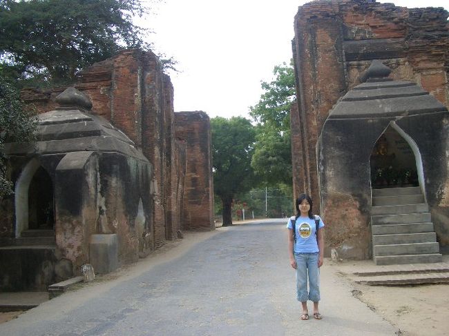 「タラバー門」