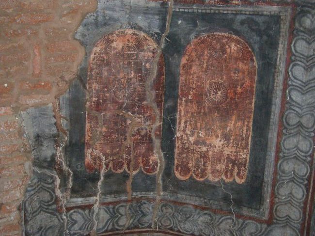 「Lawkaoushaung寺院」内部の壁画。<br />これはブッダの足跡。