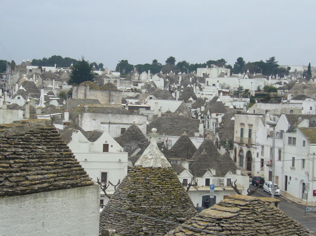 アルベルベッロのトゥルリを一望。不思議なながめです。