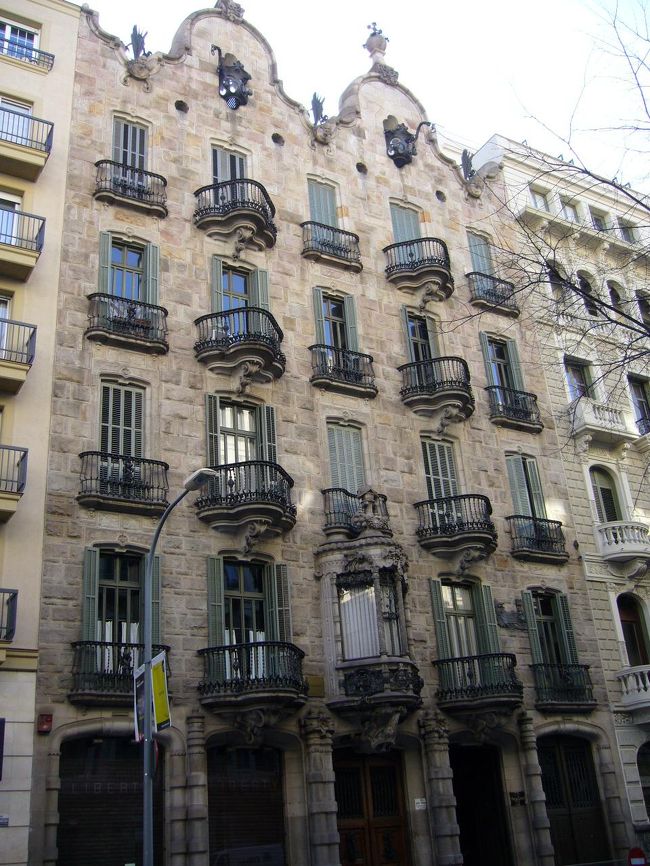 今はレストランになっている、カサ・カルベ。これもガウディ建築です。