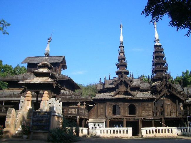 バガンでは珍しい、木造の寺院。<br />名前は不明。