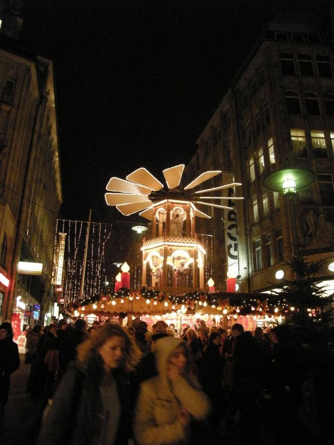 カフェの屋根飾り。<br />