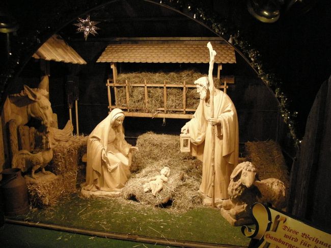 木彫りのクリッペ。