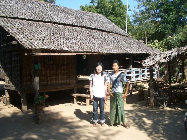 バガン観光中、ずっと案内してくれた男の子、タンタンのお家。