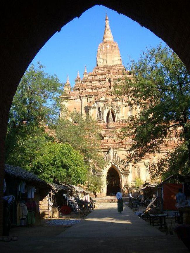 「スラマニ寺院」外観