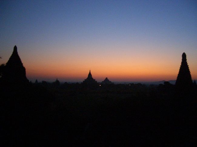 2008年1月1日の夜明け前。<br />寒かったけど、初日の出を見るためにひたすら我慢．．．