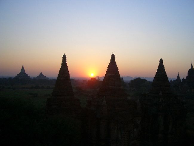 我慢した甲斐があって、キレイな初日の出を拝めました。身が引き締まります！