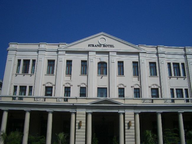ヤンゴンの超高級ホテル「ストランド・ホテル」。<br />いつか宿泊してみたいわ〜。