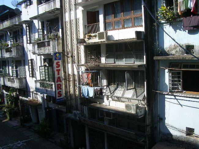 インレー湖やバガンに比べると、ヤンゴンは建物がかなり密集してます。大都会！って感じ。