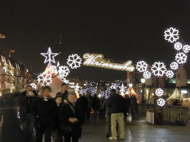 Jungernstiegのマーケットに到着。