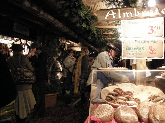 固めのドイツパンで作られたサンドイッチ。<br />おいしそうー