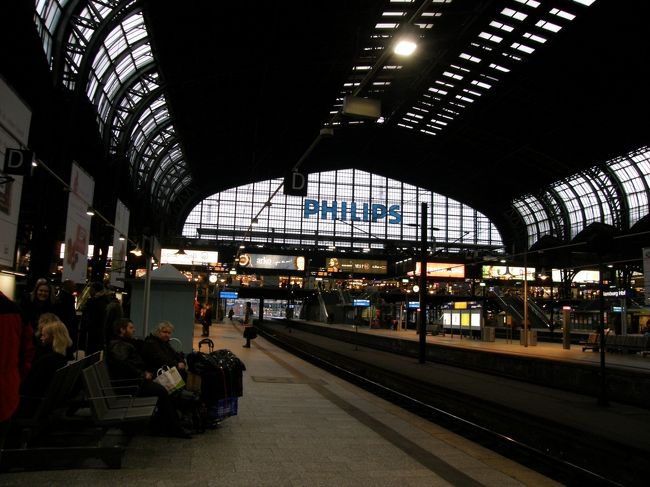 ここからベルリン中央駅までICEに乗ります。