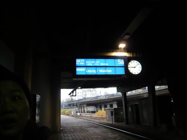 乗車するのはベルリン中央駅経由のライプツィヒ/ミュンヘン行きのICE。<br />