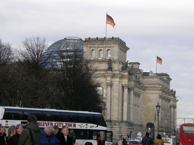 ドイツ連邦議会議事堂。<br />今回は時間がなかったので次回はぜひ見学してみたいですなぁ。