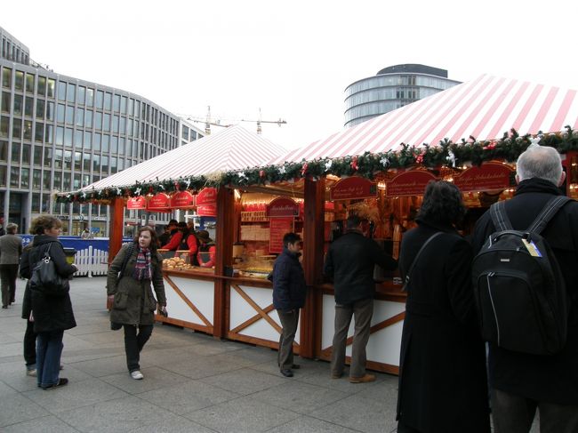 平日のお昼前なのでそれほど混んでいません。