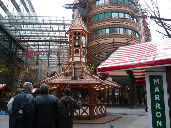 アルカーデンの前で。